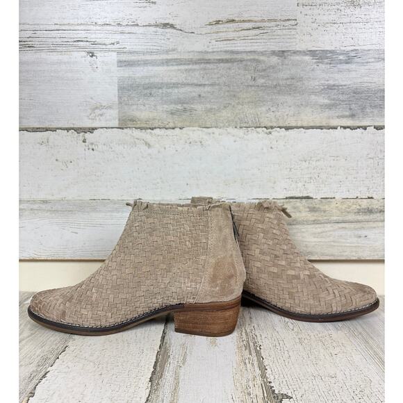 Very Volatile Women’s 7.5 Tan Woven Suede Fringe Ankle Boots Boho Western - Picture 5 of 9